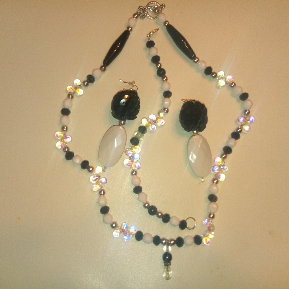 3pc Jewelry set incl Necklace, Bracelet & earrings